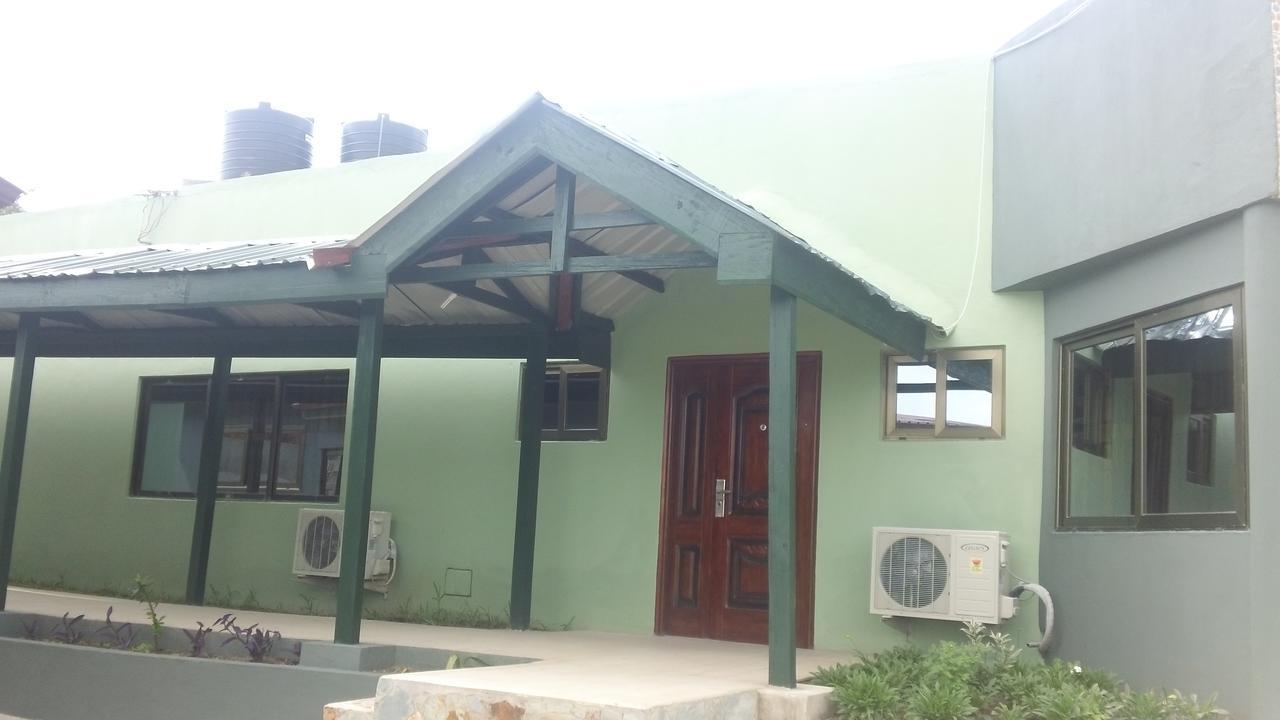 Mama Lee'S Lodge Yamoransa 외부 사진
